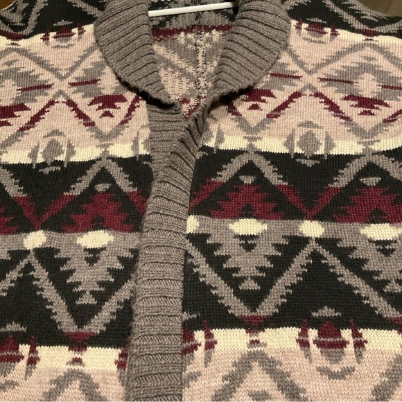 This is a American Eagle sweater size is S/P. - Picture 9 of 9